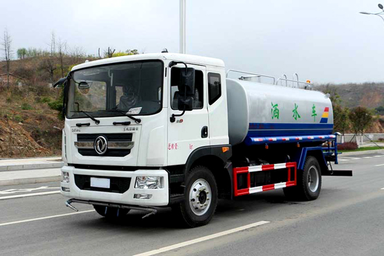 怎樣排除灑水車柴油機過早、過遲的噴油現象？