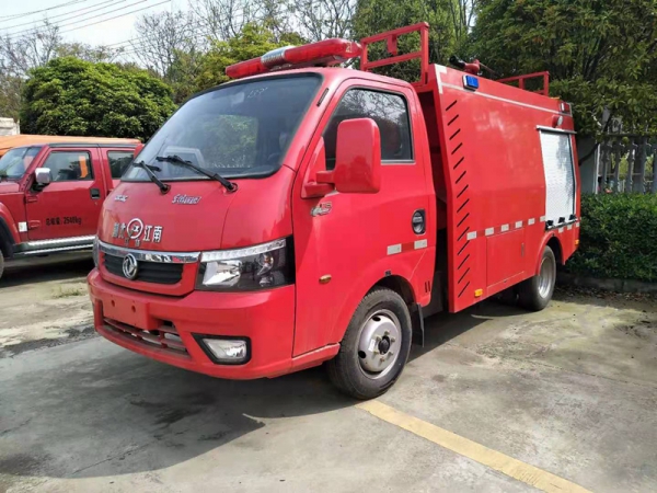 國六東風途逸小型水罐消防灑水車2噸