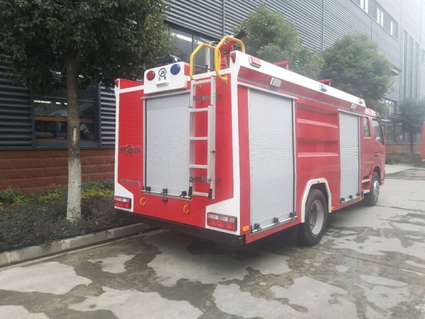 東風大多利卡5噸水罐消防車