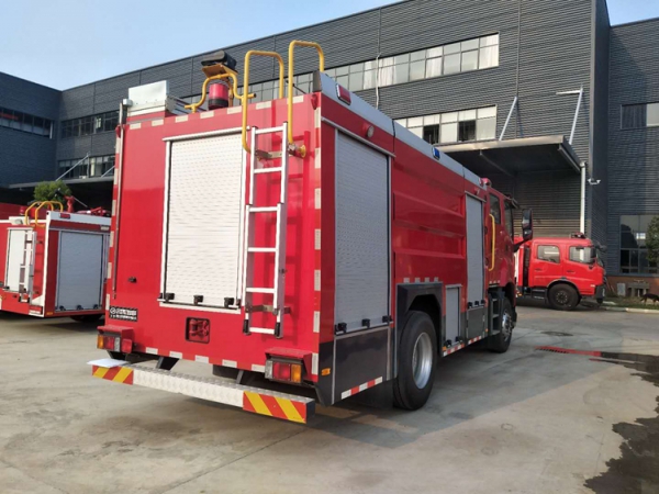 國六五十鈴6.5噸泡沫消防車