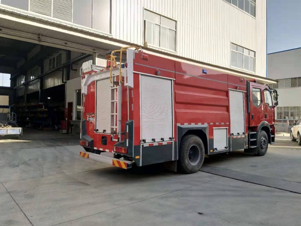 國六泡沫消防車解放8噸泡沫消防車