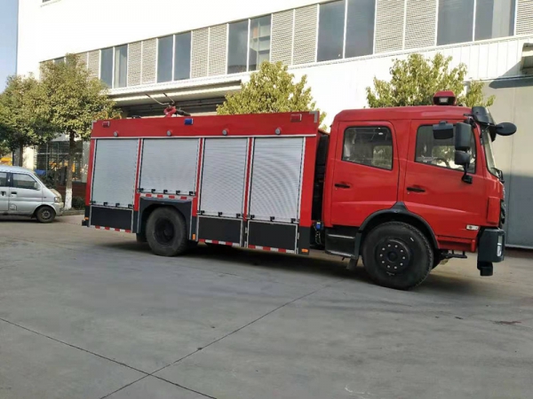 國六東風5.5噸水罐消防車