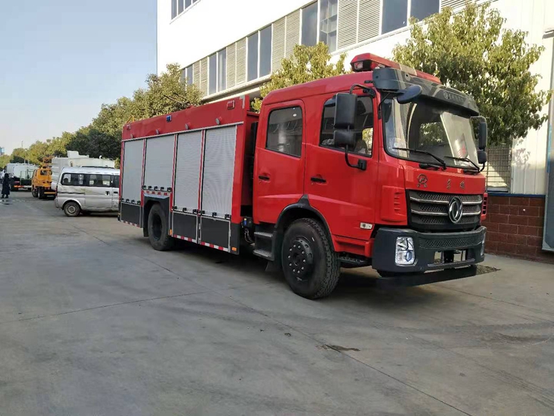 國六東風(fēng)5.5噸水罐消防車