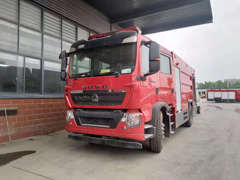 國六重汽豪沃8噸泡沫消防車