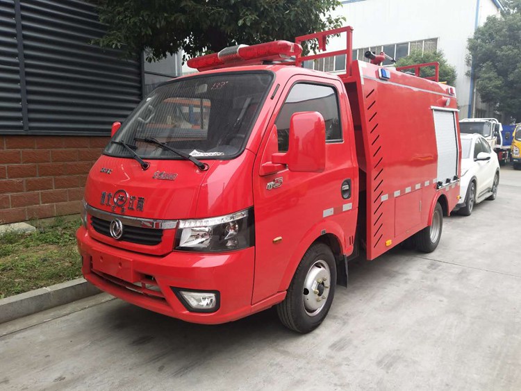 國六東風途逸小型水罐消防灑水車2噸